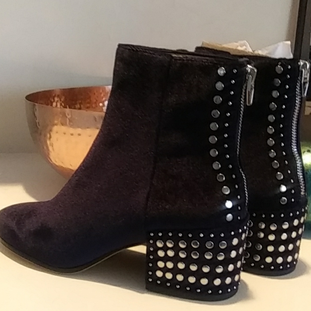 Boot - Picture 2 of 8